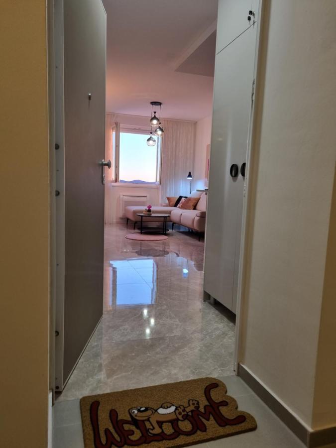 Apartment "50 Shades" With Balcony And Free Parking In The Garage Zadar Exterior photo