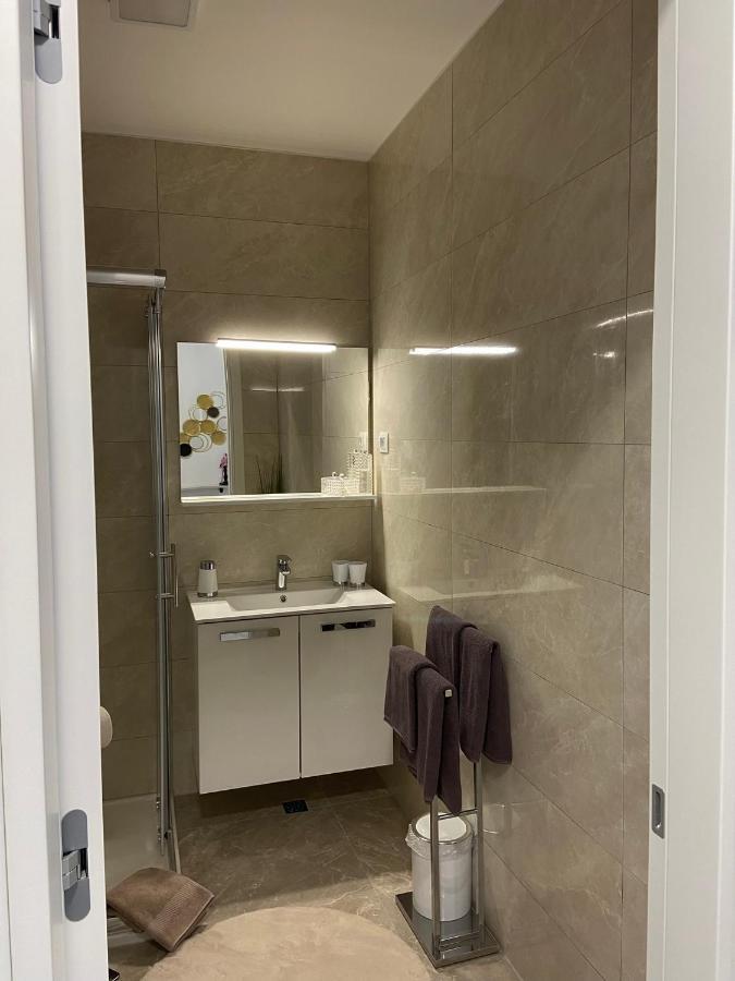 Apartment "50 Shades" With Balcony And Free Parking In The Garage Zadar Exterior photo