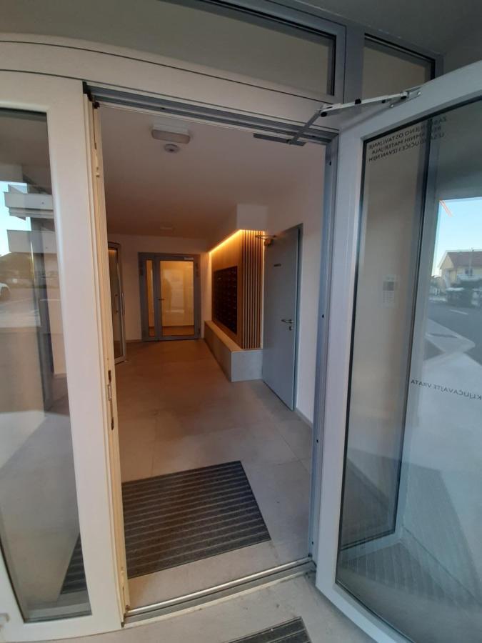 Apartment "50 Shades" With Balcony And Free Parking In The Garage Zadar Exterior photo